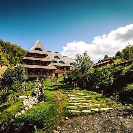 Conacul Drahneilor Hotel Ruscova Luaran gambar