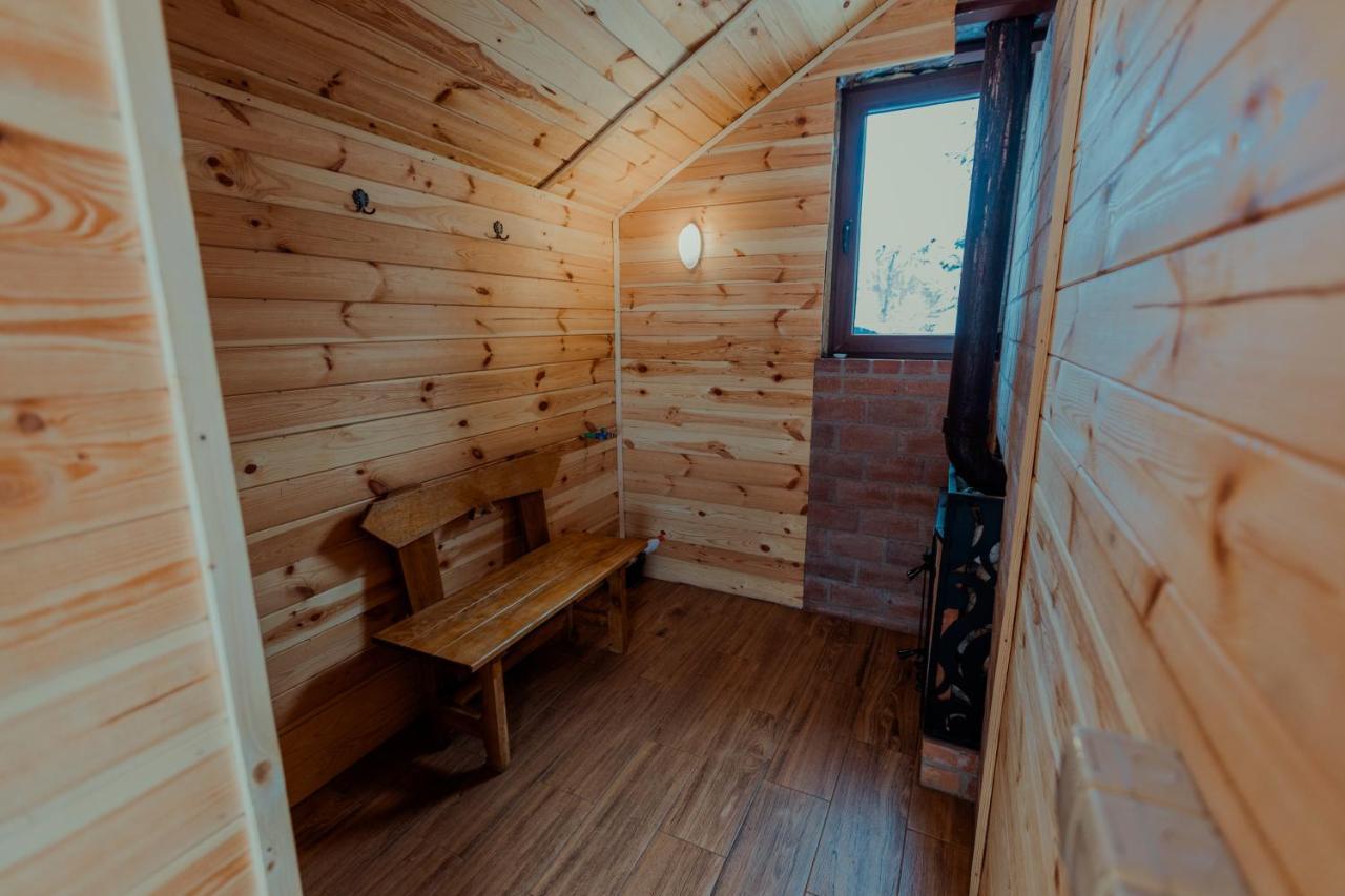 Conacul Drahneilor Hotel Ruscova Luaran gambar