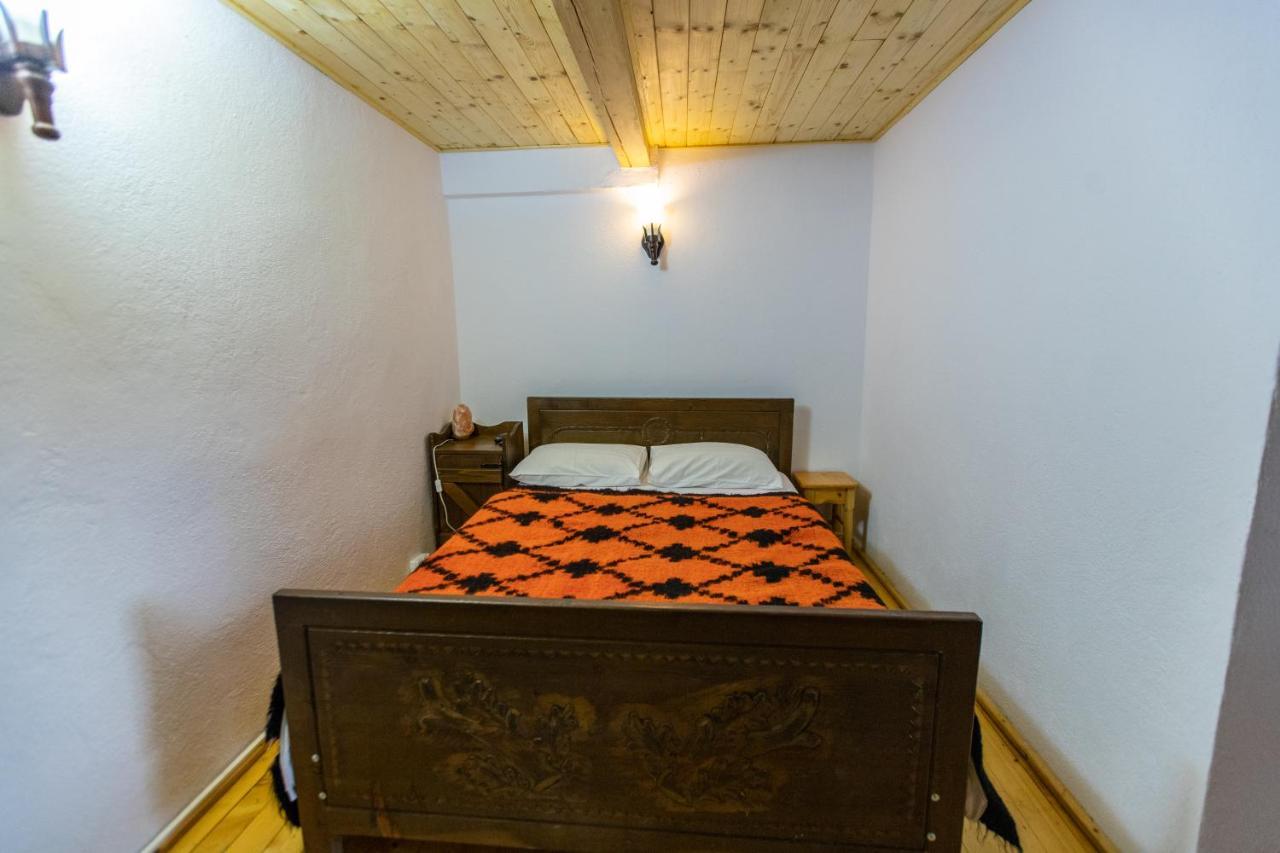 Conacul Drahneilor Hotel Ruscova Luaran gambar
