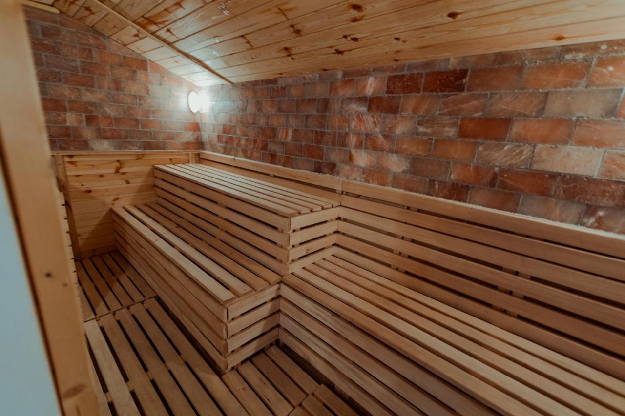 Conacul Drahneilor Hotel Ruscova Luaran gambar