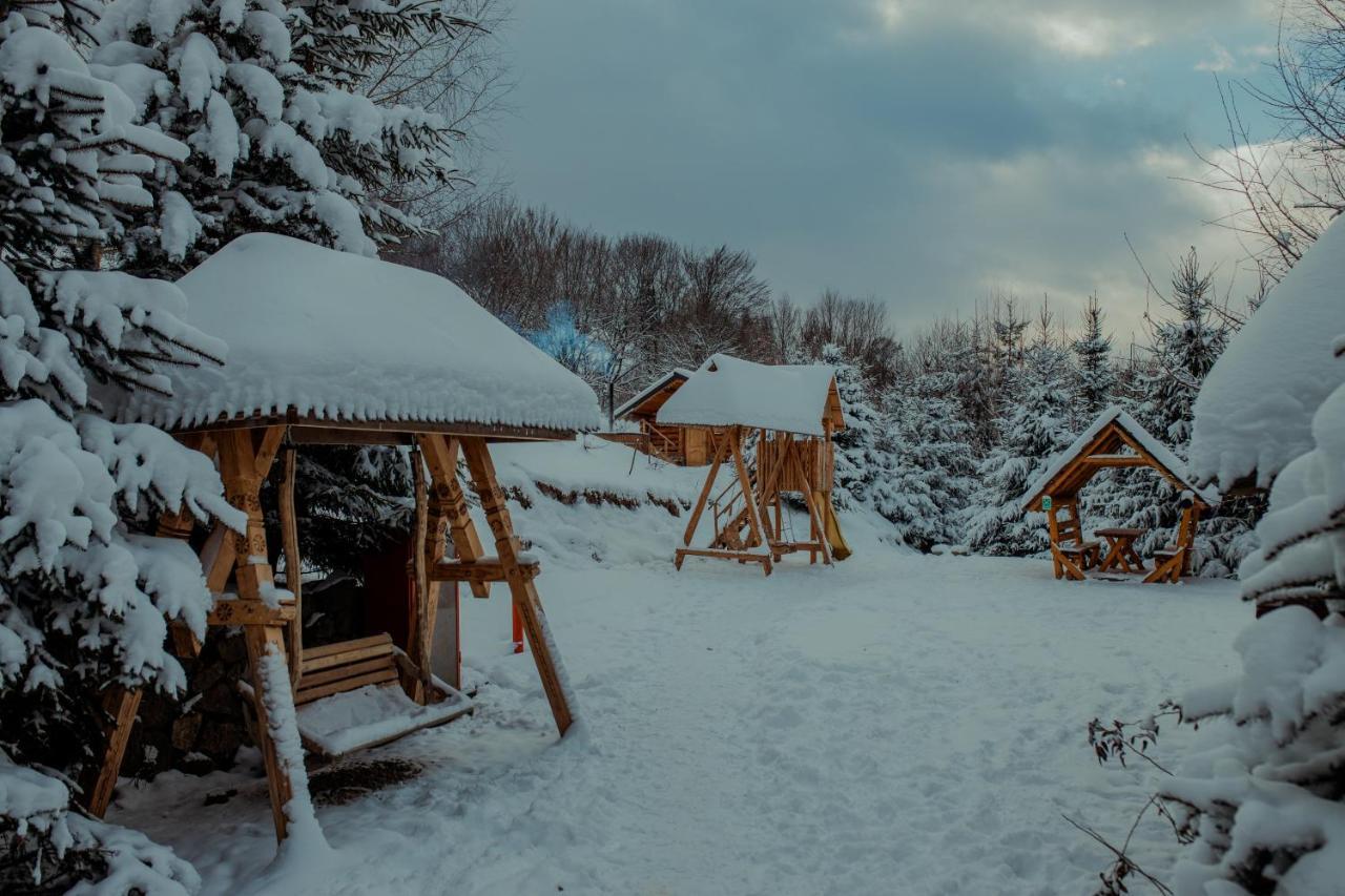 Conacul Drahneilor Hotel Ruscova Luaran gambar