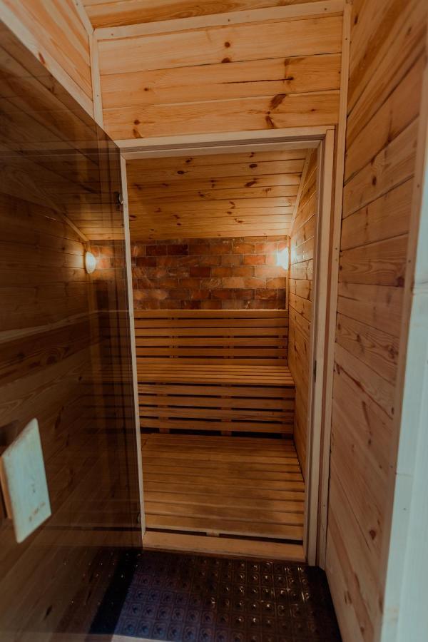 Conacul Drahneilor Hotel Ruscova Luaran gambar