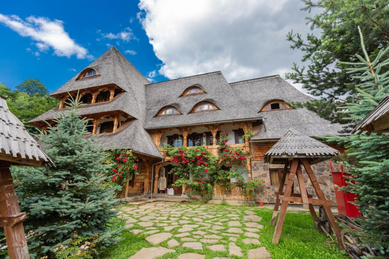 Conacul Drahneilor Hotel Ruscova Luaran gambar