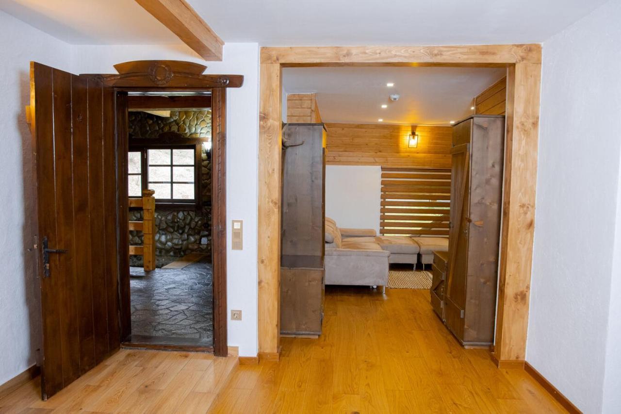 Conacul Drahneilor Hotel Ruscova Luaran gambar