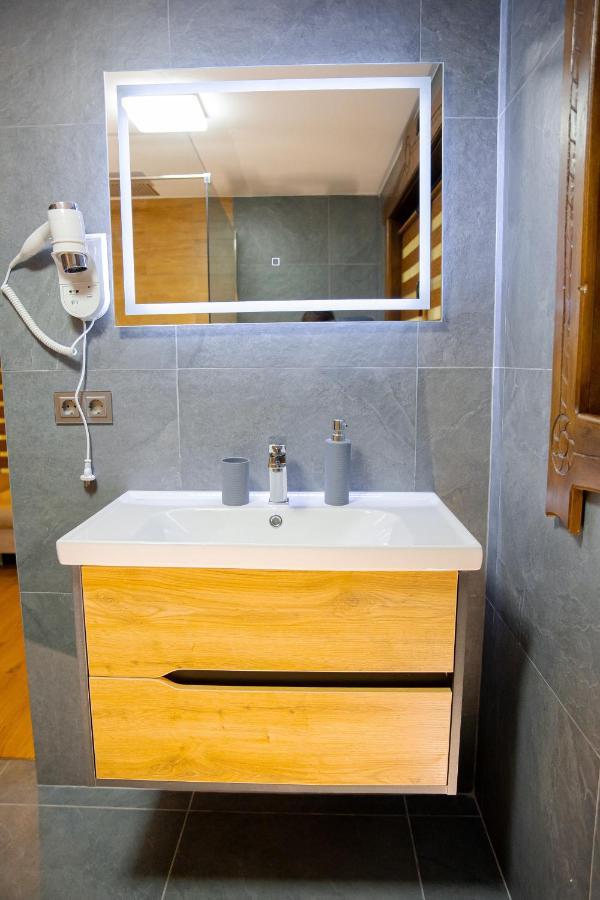 Conacul Drahneilor Hotel Ruscova Luaran gambar