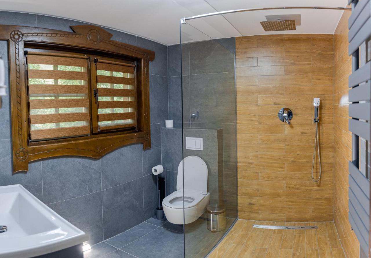 Conacul Drahneilor Hotel Ruscova Luaran gambar