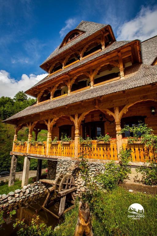 Conacul Drahneilor Hotel Ruscova Luaran gambar