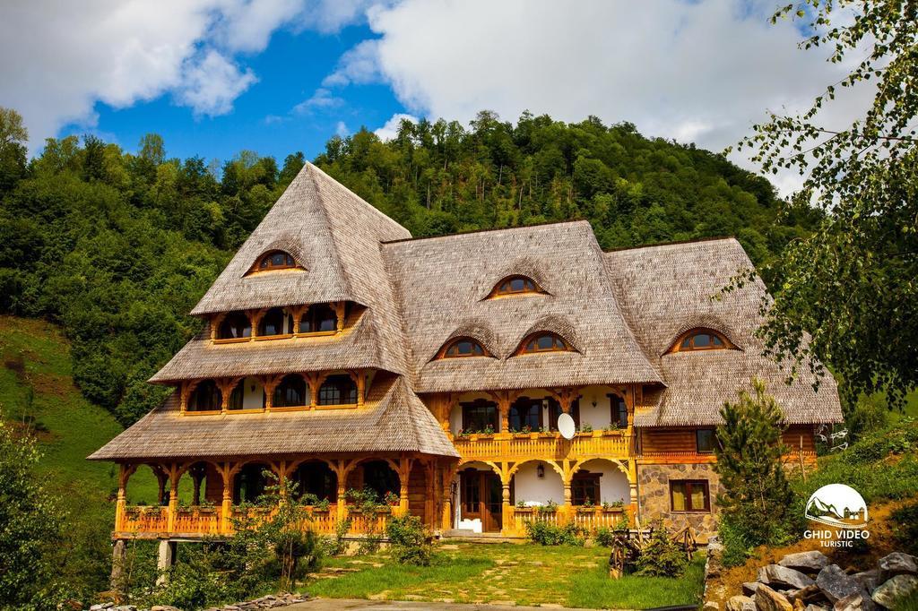 Conacul Drahneilor Hotel Ruscova Luaran gambar