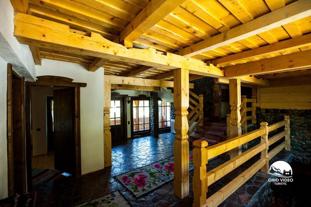 Conacul Drahneilor Hotel Ruscova Luaran gambar