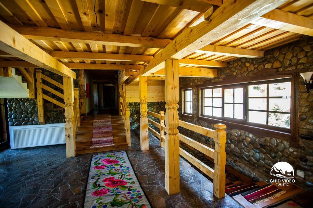 Conacul Drahneilor Hotel Ruscova Luaran gambar
