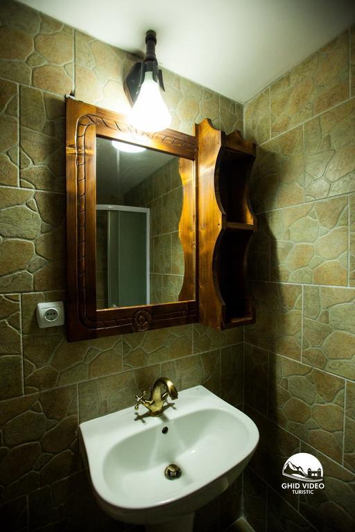 Conacul Drahneilor Hotel Ruscova Luaran gambar
